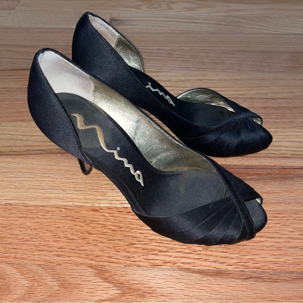 Nina Black Satin Peep-Toe d’Orsay Mid-Heel Dressy Pumps, 6M